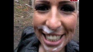 Tiffany Angel gibt Blowjob im Wald